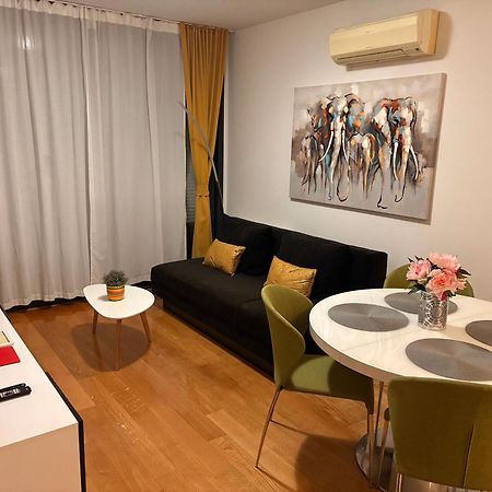 Nova Galerija Studio Ema I Apartman Anita- Parking In Garage Zagrzeb Zewnętrze zdjęcie