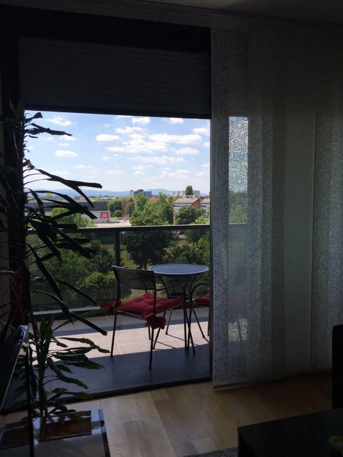 Nova Galerija Studio Ema I Apartman Anita- Parking In Garage Zagrzeb Zewnętrze zdjęcie
